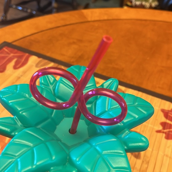 Pink by Victoria’s Secret pineapple super cup - Picture 3 of 5